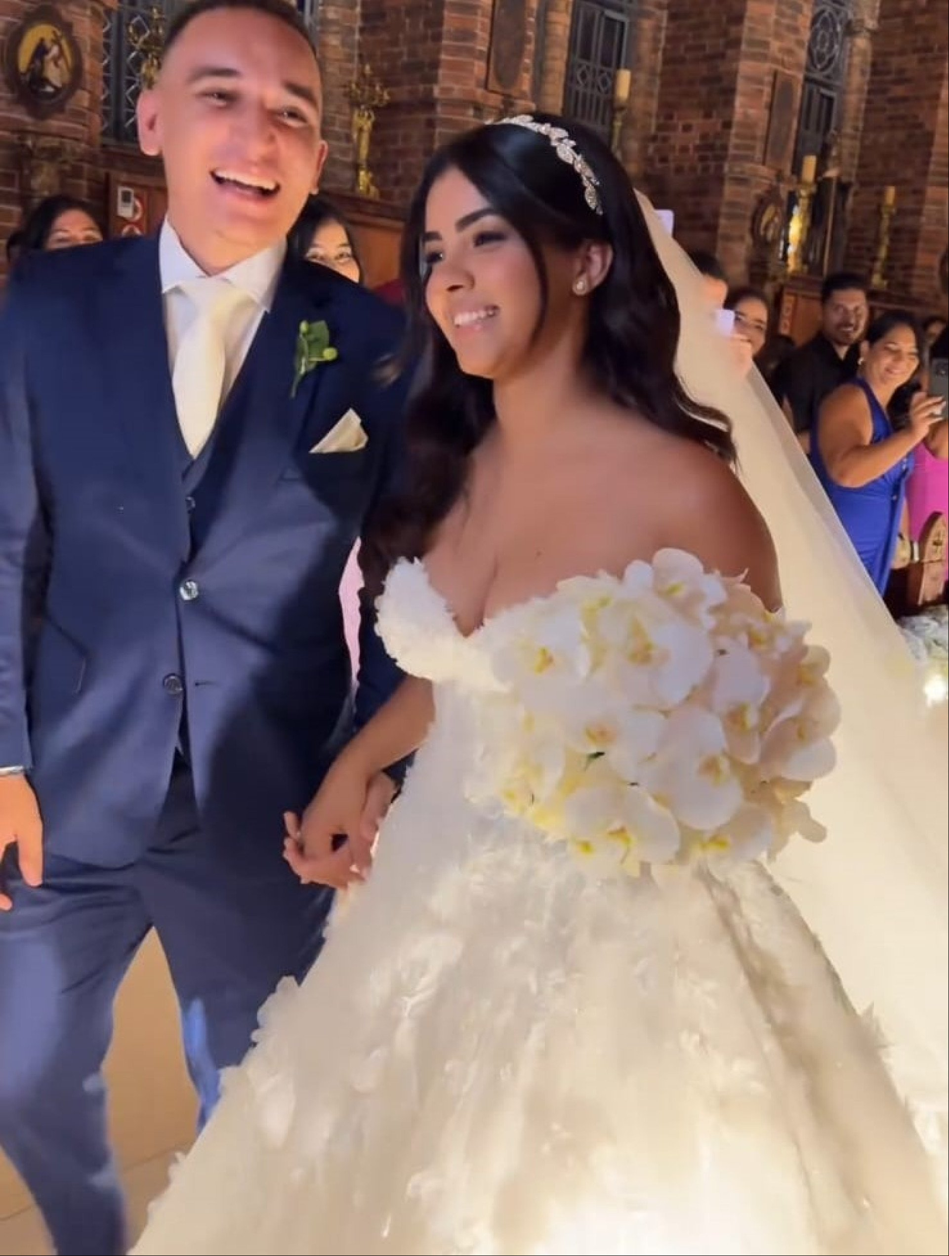 Casamento de João Gomes e Ary Mirelle reúne famosos e nomes da música em cerimônia realizada em museu de Recife