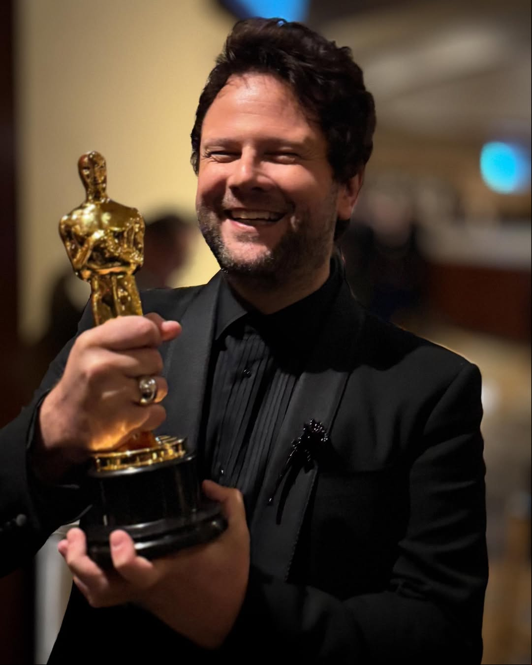 Um dos protagonistas de “Ainda Estou Aqui”, que deu ao Brasil o Oscar de Melhor Filme Internacional, o ator Selton Mello revelou que recebeu congratulações de astros internacionais na festa após a premiação. Ele citou Leonardo DiCaprio, Mick Jagger e Madonna entre aqueles que o procuraram para parabenizar pelo êxito do filme.